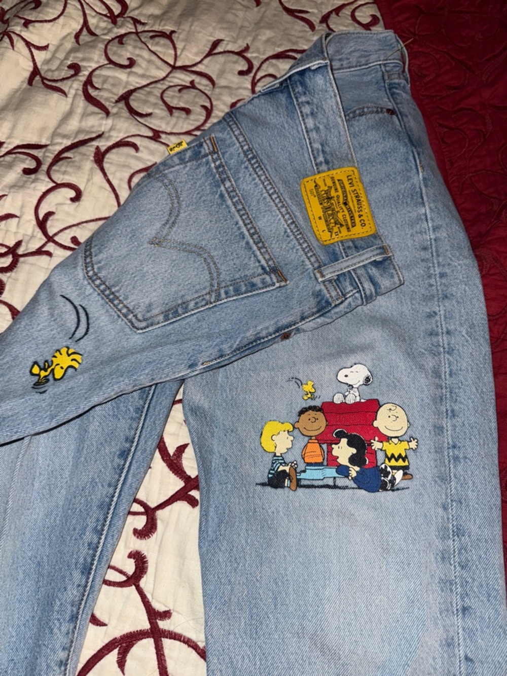 Levi's Jeans 501 Sz 32 x 25 inseam Peanuts Collaboration Snoopy Woodstock